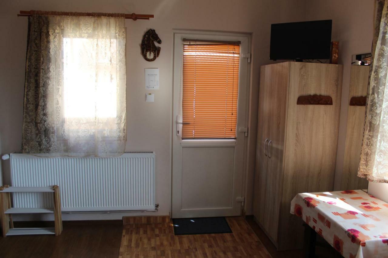Kovacs Guesthouse Praid Bagian luar foto